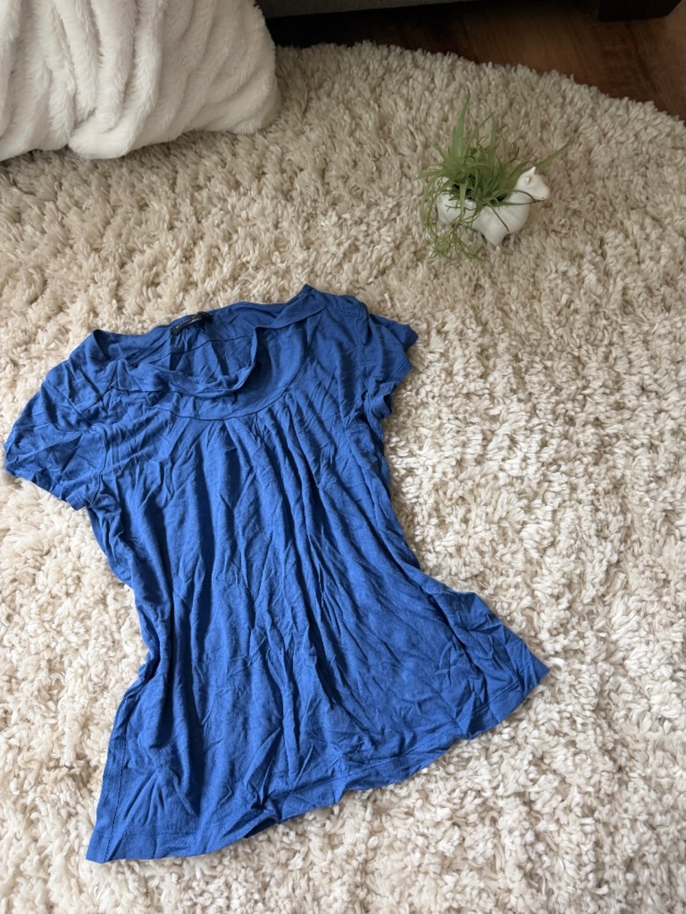 Lightweight Banana Republic Cobalt Blue Short Sleeve Pleated Yoke Tee short slee